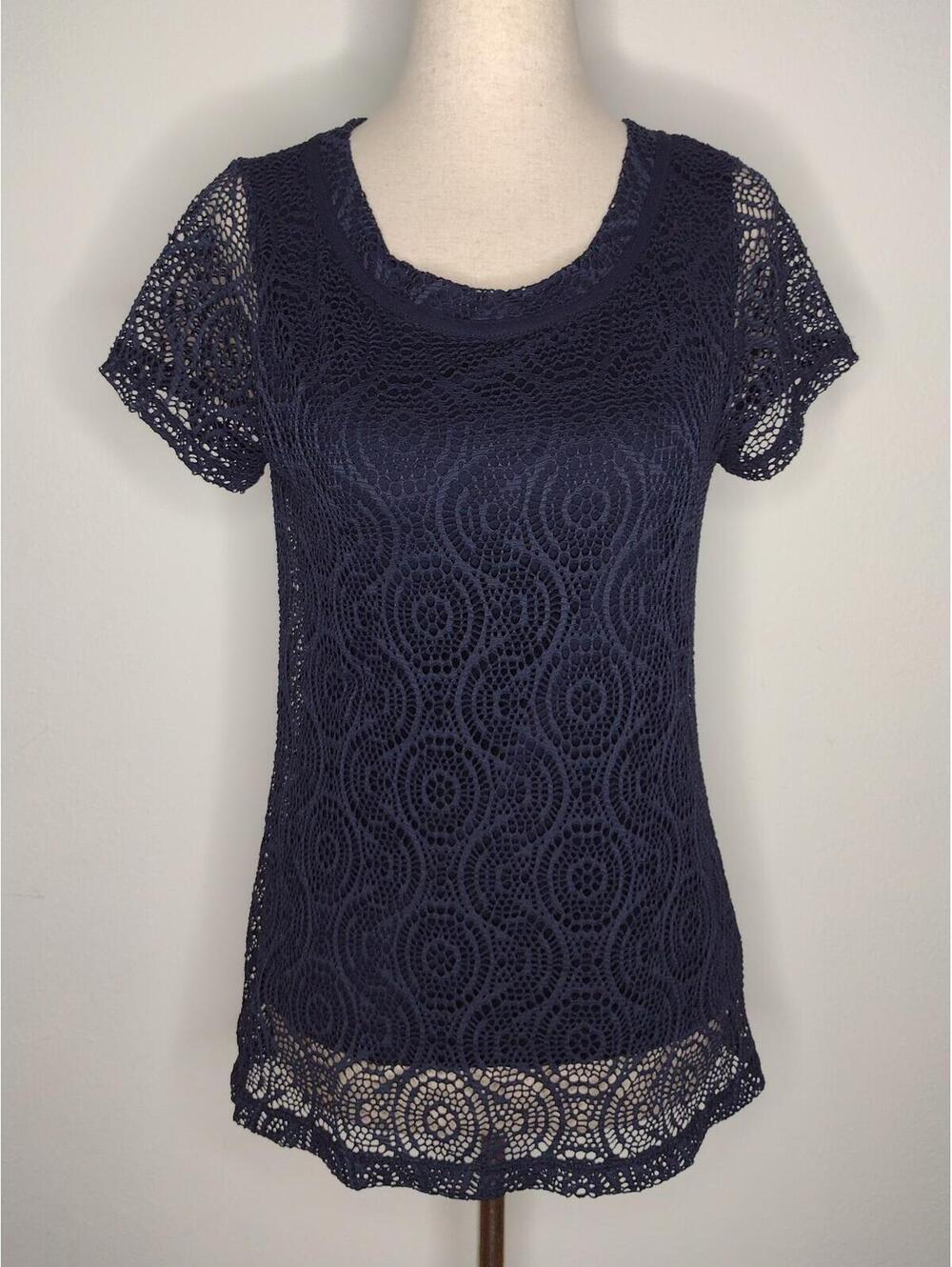 Preloved Banana Republic Women's Navy/Lace Top Size Small